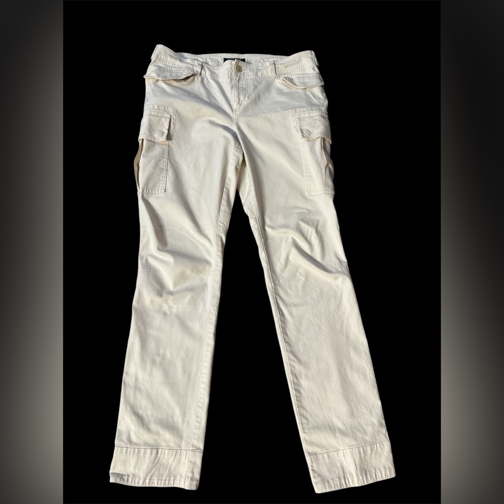 Lauren Ralph Lauren Off White Cargo Pants. Multiple Pockets.  Size 10.  34” W